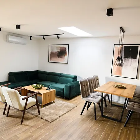 Premium L&l Modern Designer With Vibe